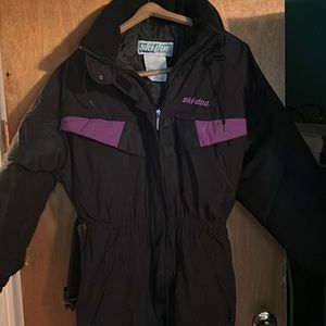 Women’s ski-doo snowmobile suit size medium , great condition